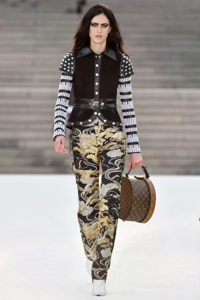 Look 11